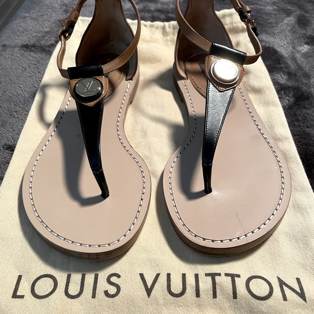 😻😻😻💯 Authentic Louis Vuitton Sandals Black & Tan Size 35 Euro & 5 US.